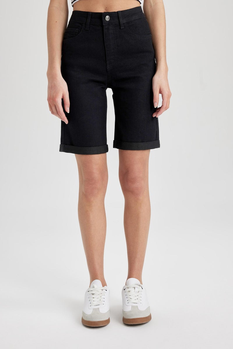 Woman Normal Waist Fold Leg Jean Bermuda