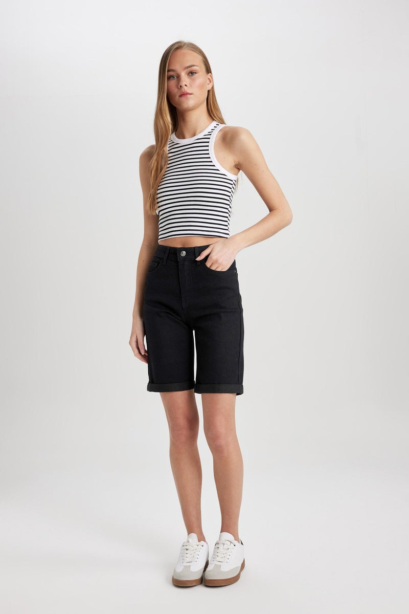 Woman Normal Waist Fold Leg Jean Bermuda