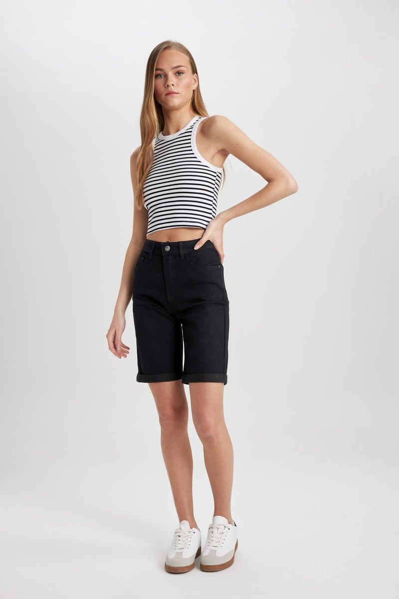 Woman Normal Waist Fold Leg Jean Bermuda