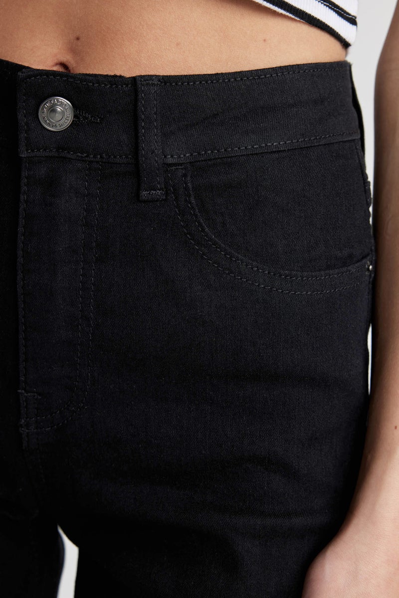 Woman Normal Waist Fold Leg Jean Bermuda