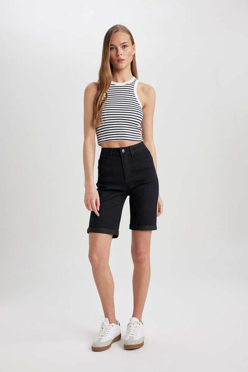 Woman Normal Waist Fold Leg Jean Bermuda