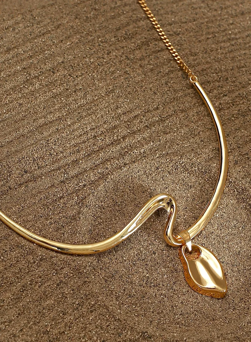 SOHI SOHI Women The Ripple-Shell Collar Necklace | California  Colour | One-Size | Metallic Alloy Material | Lobster Clasp Closure | Necklace For Casual & Evening Wear
