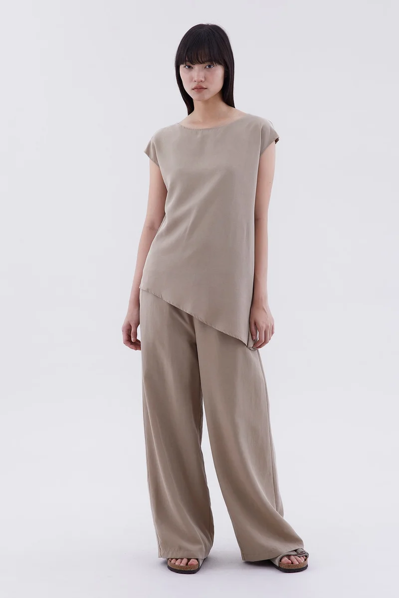 ذا اديتورز ماركت Beatrice Slant Hem Top