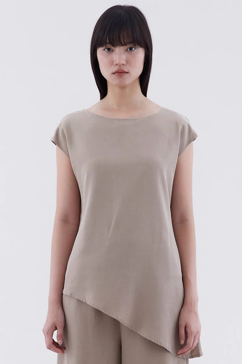 ذا اديتورز ماركت Beatrice Slant Hem Top
