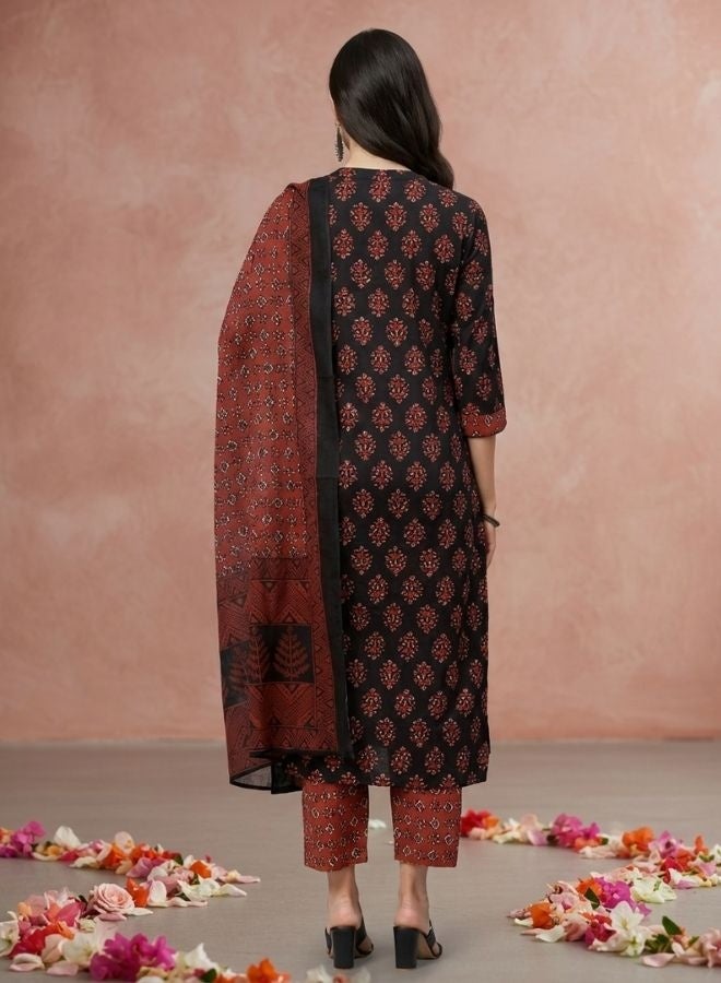 Yuris Women Black  Maroon Cotton Ethnic Motif Block Print Kurta with Trousers  Dupatta - Image 5