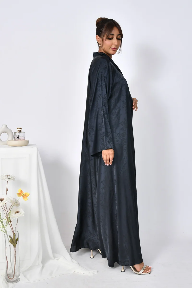 HAWRAA ABAYA Dark navy blue abaya with a closed cloche cut and snaps