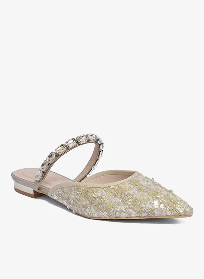 فينتشي حذاء بكعب منخفض ومقدمة مدببة