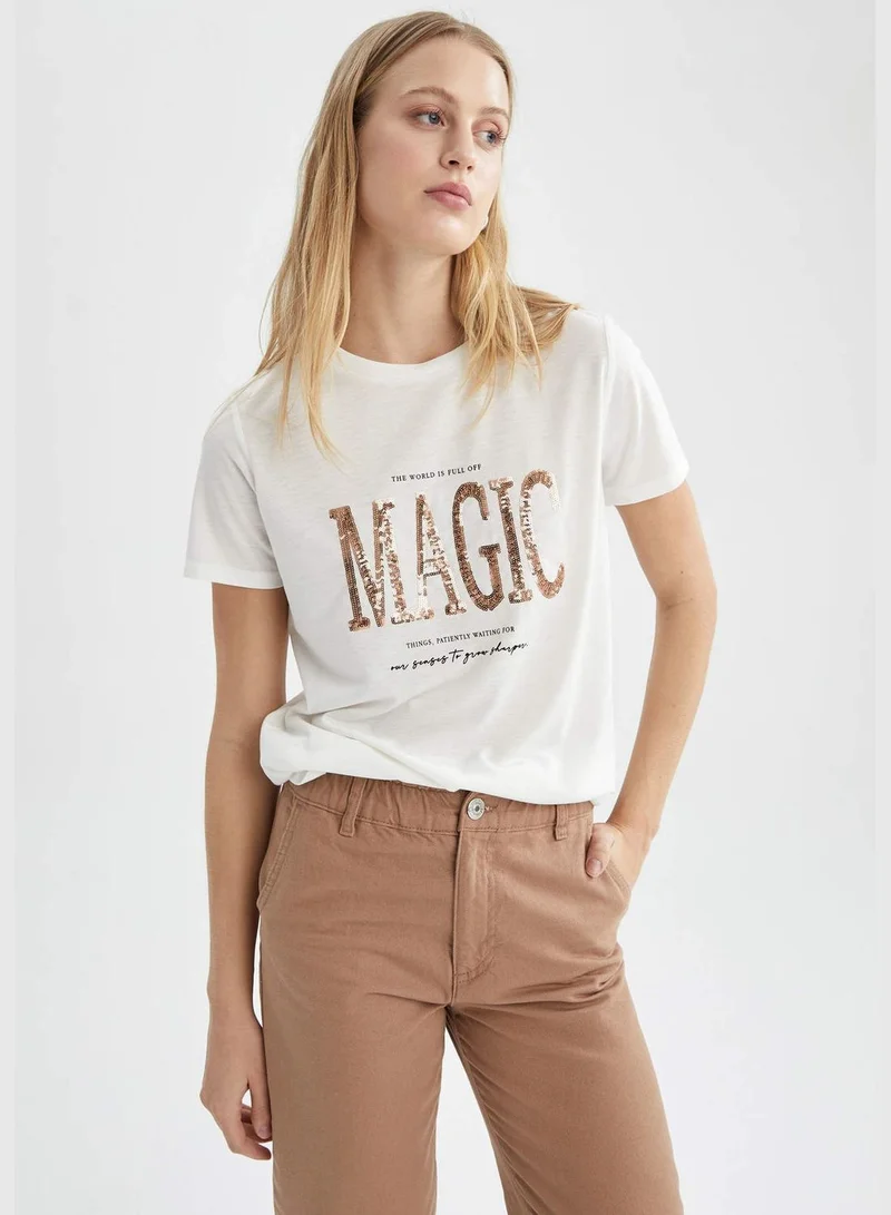 ديفاكتو Regular Fit Short Sleeve Slogan Print T-Shirt