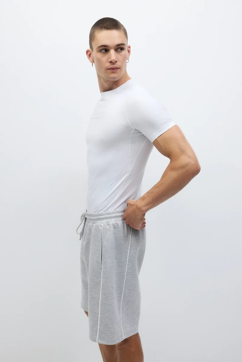 Loose Fit Sports shorts with DryMove™