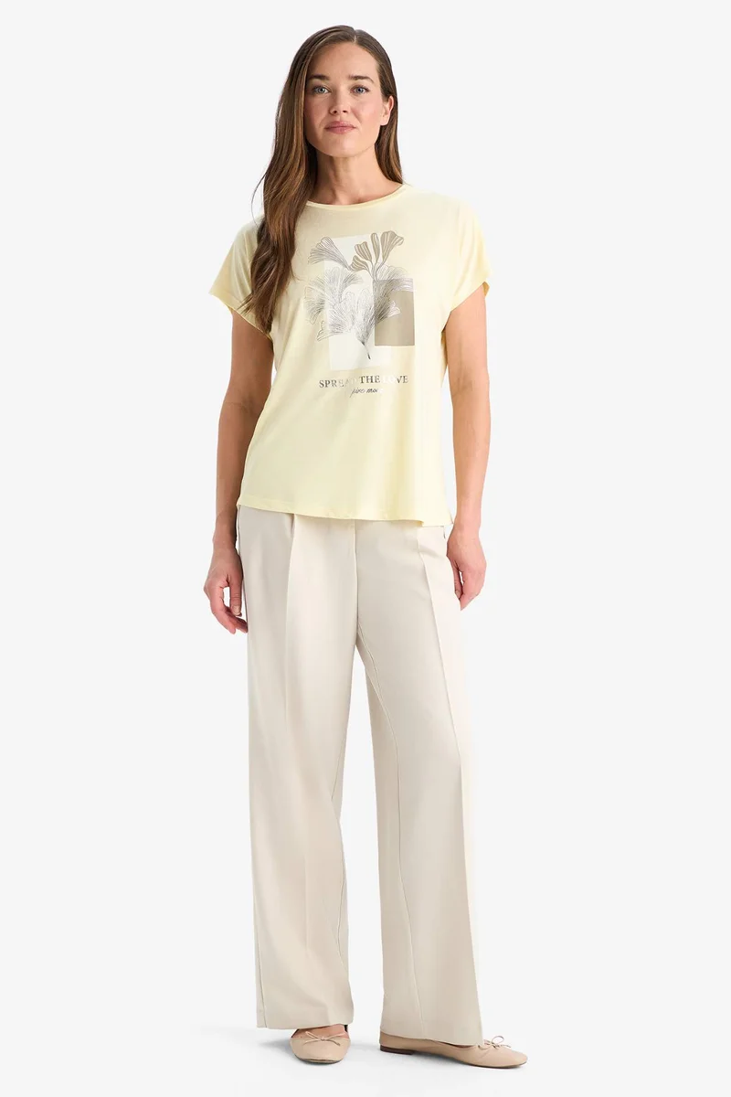 ديفاكتو Regular Fit Crew Neck Short Sleeve T-Shirt