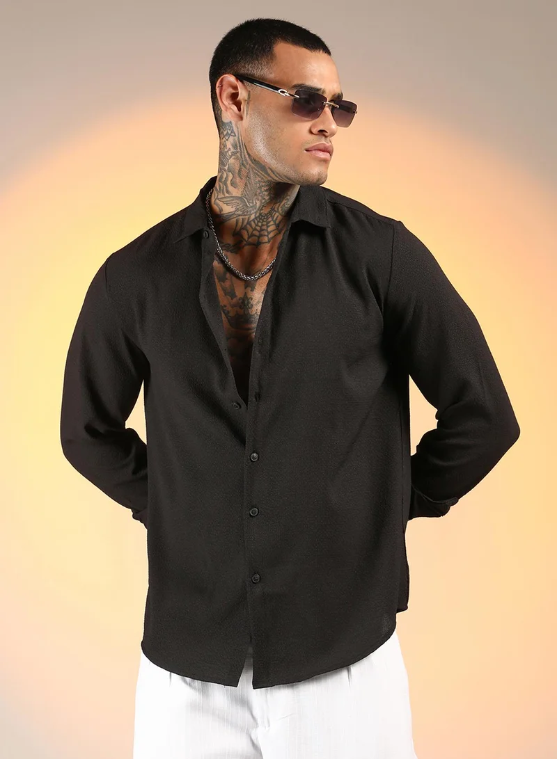 كامبوس سوترا قميص رجالي أسود ليلي سادة بنمط سِيرساكر للملابس الكاجوال بياقة واسعة وأكمام طويلة وإغلاق بأزرار، مصمم براحة فائقة للاستخدام اليومي