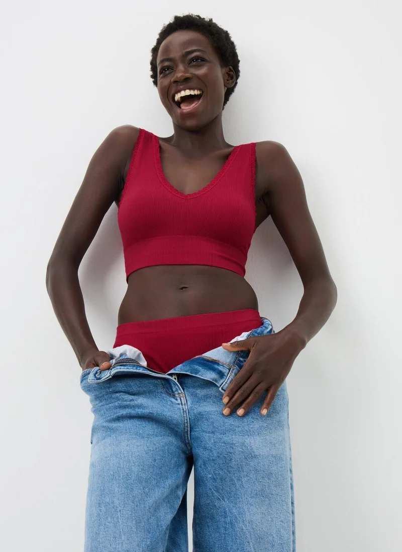 ماتلان قطعتان من بلوزات قصيرة بدون خياطة باللون العنابي والكريمي