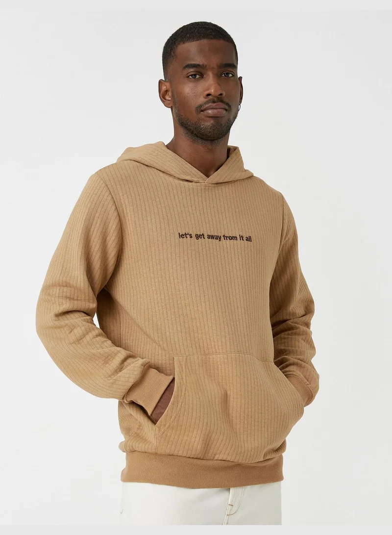 كوتون Slogan Embroidered Hoodie Pocket Detail