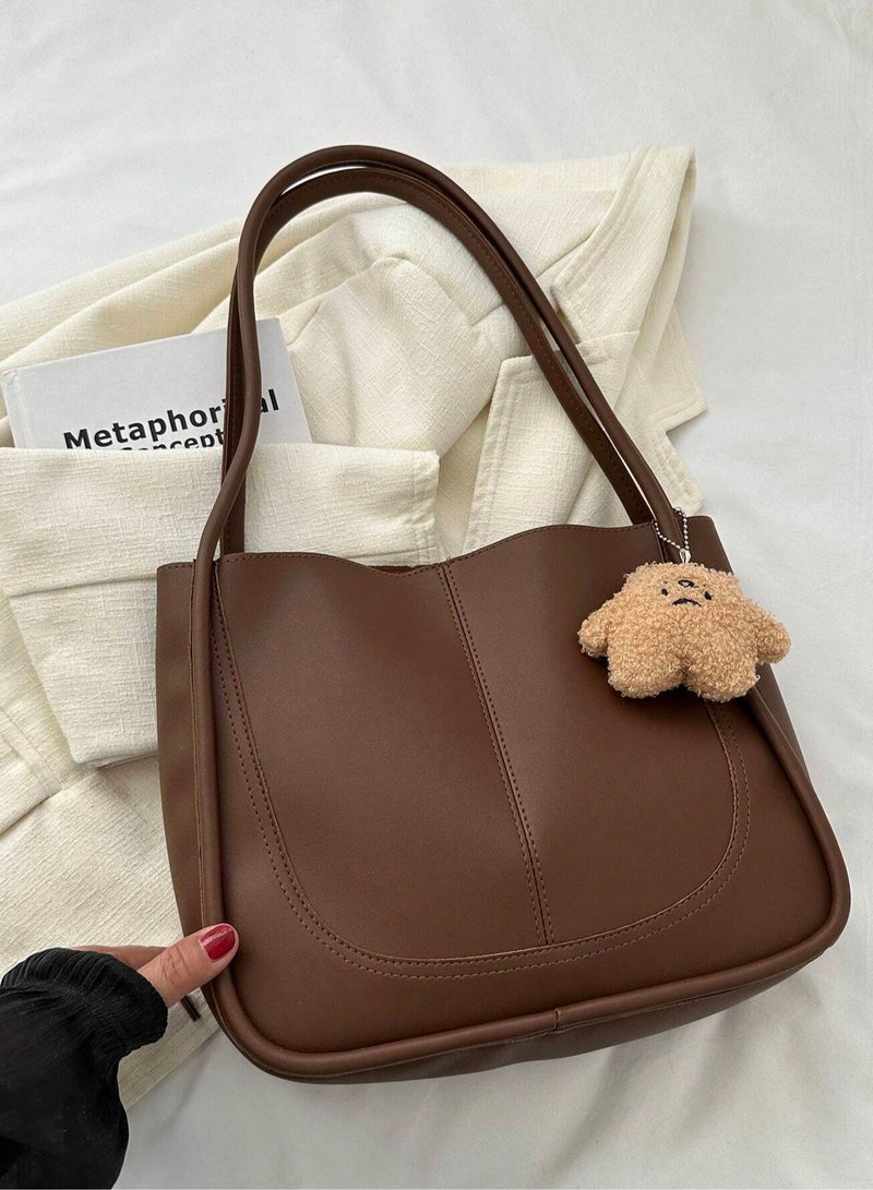 حقيبة كتف ريترو كبيرة السعة مع قلادة صغيرة، حقيبة توت كاجوال تناسب جميع الأغراض، مناسبة للعمل والمدرسة (لون القهوة)
