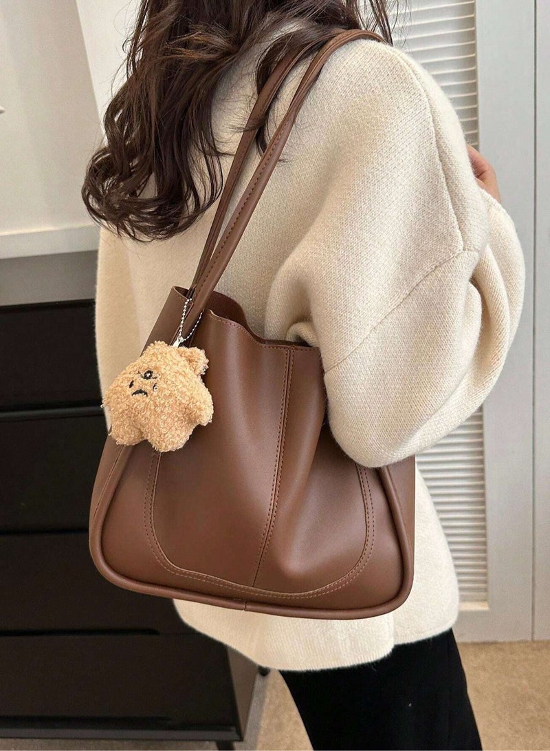 حقيبة كتف ريترو كبيرة السعة مع قلادة صغيرة، حقيبة توت كاجوال تناسب جميع الأغراض، مناسبة للعمل والمدرسة (لون القهوة)