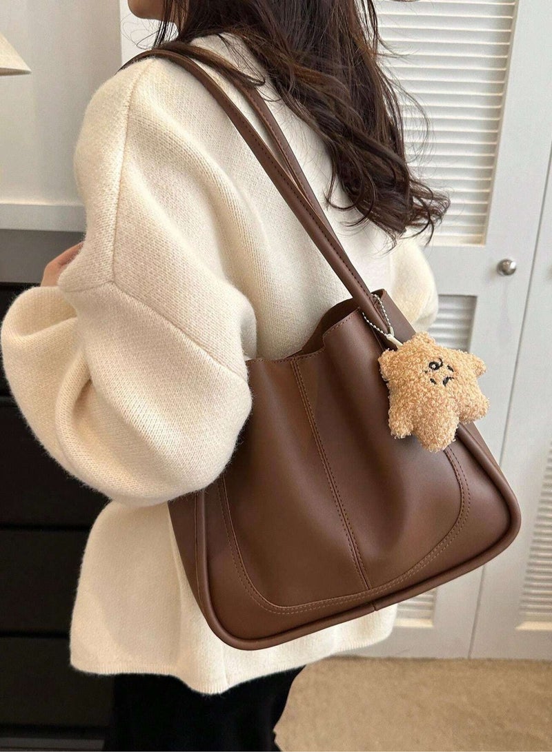 حقيبة كتف ريترو كبيرة السعة مع قلادة صغيرة، حقيبة توت كاجوال تناسب جميع الأغراض، مناسبة للعمل والمدرسة (لون القهوة)