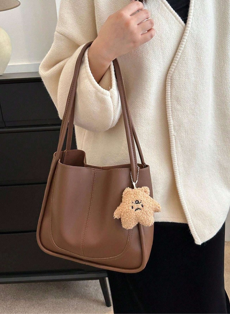 حقيبة كتف ريترو كبيرة السعة مع قلادة صغيرة، حقيبة توت كاجوال تناسب جميع الأغراض، مناسبة للعمل والمدرسة (لون القهوة)