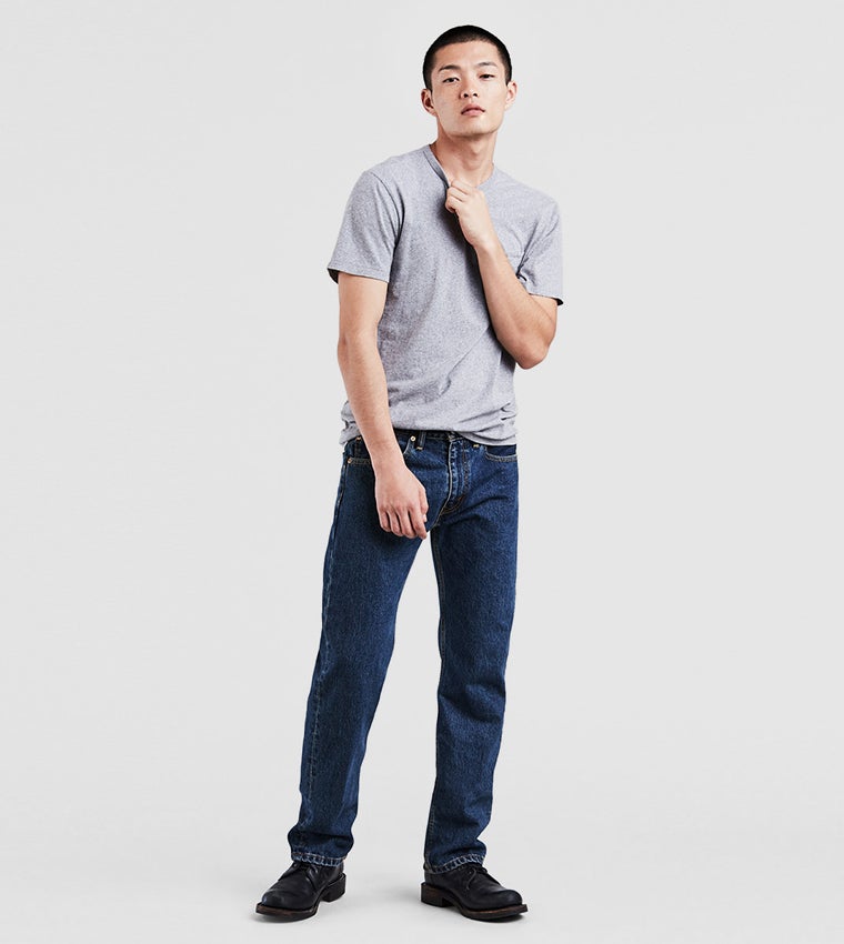 ليفايز جينز بقصة مستقيمة