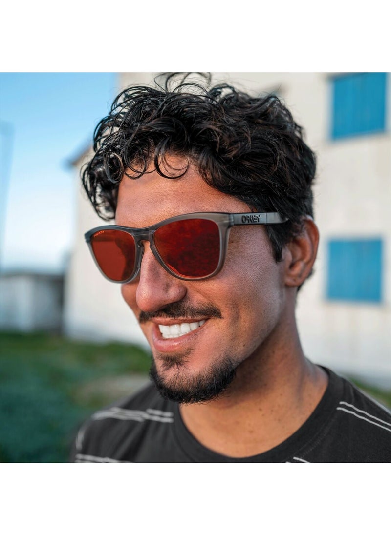OAKLEY 0Oo9284 Round Sunglasses  - Image 3