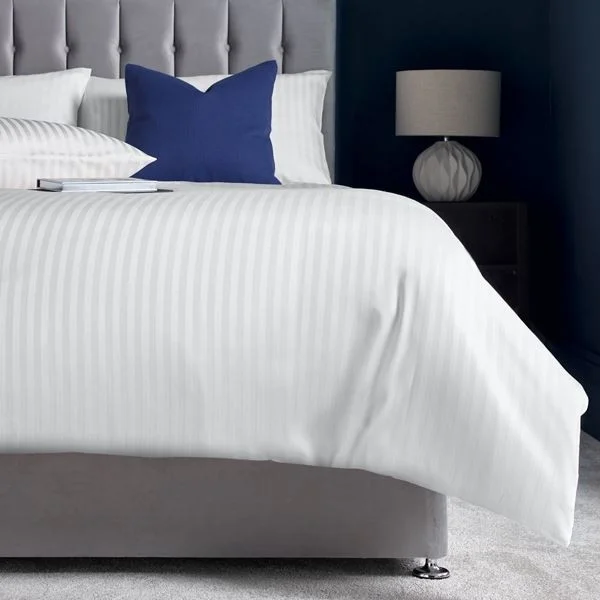 Caqqa Single Striped Satin Hotel Duvet Cover Set