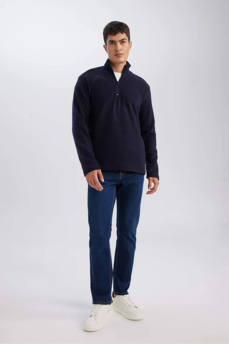 ديفاكتو Regular Fit Long Sleeve Sweatshirt
