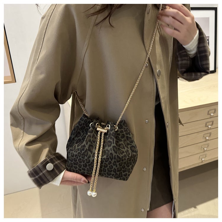 Leopard Bucket Bag Women'S Bag Personalized Niche Design Sense Chain Bag Autumn New Commuter Shoulder Bag Crossbody Bag - Image 4
