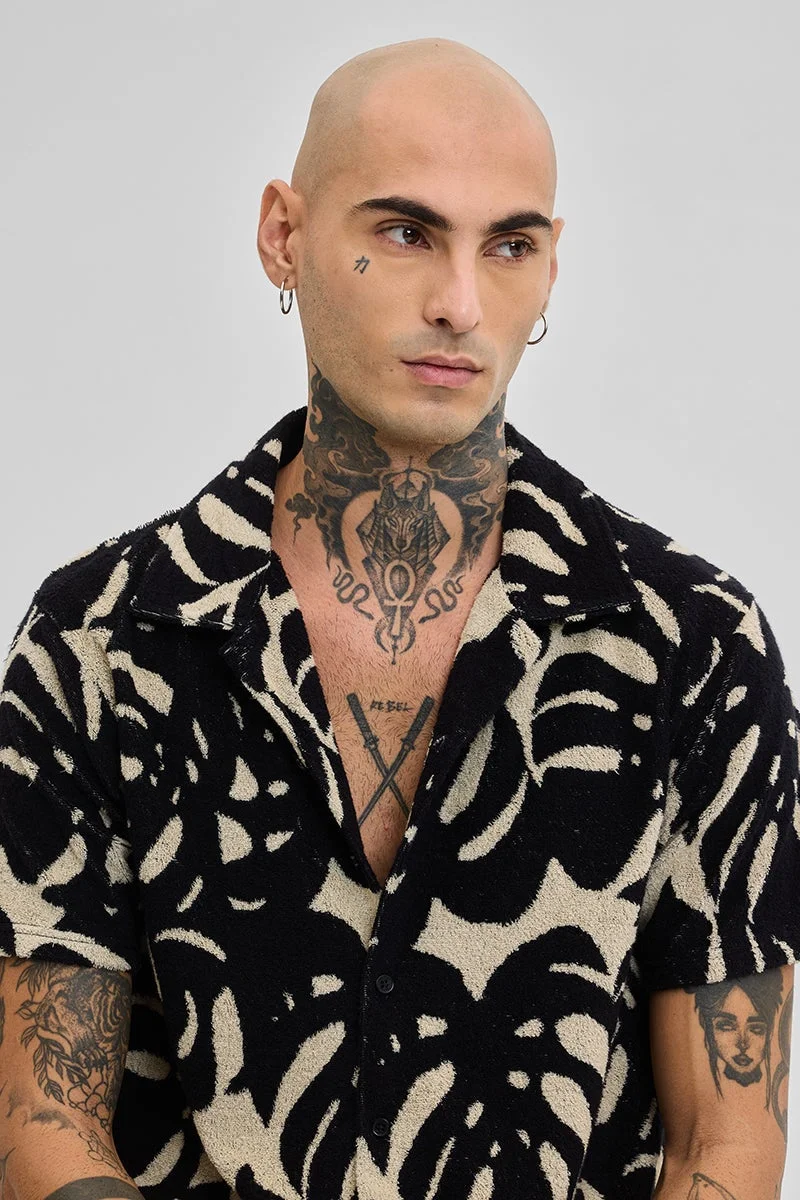 سنيتش قميص أسود بقصة صندوقية مجردة