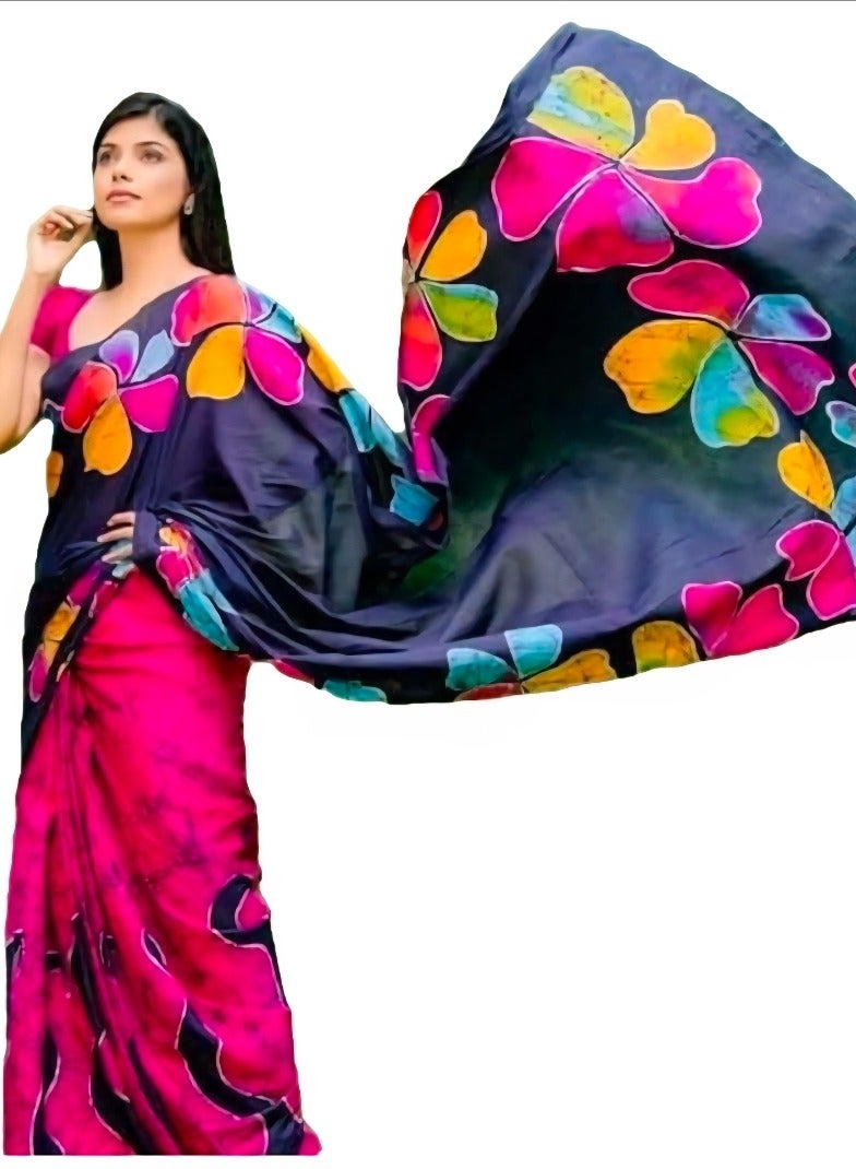 جــرابــمـــا نــتــرا   ساري من الكتان بقاعدة وردية داكنة مع قماش بالو أسود بطبعة زهور متعددة الألوان بالإضافة إلى بلوزة غير مخيطة