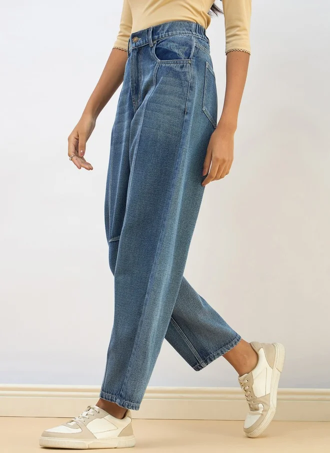 SASSAFRAS Comfort Mid-Rise Light Fade Jeans for Women
