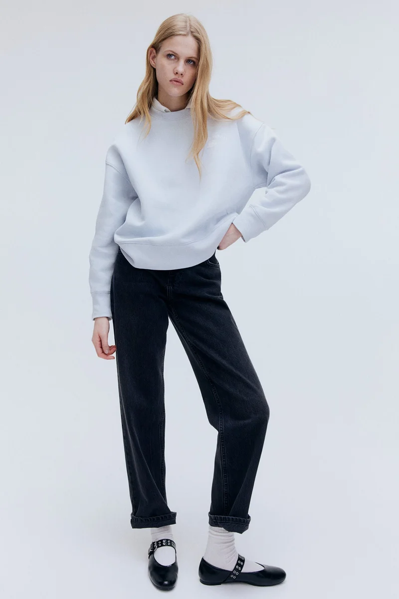 اتش اند ام كنزة منقوشة بقصة مريحة