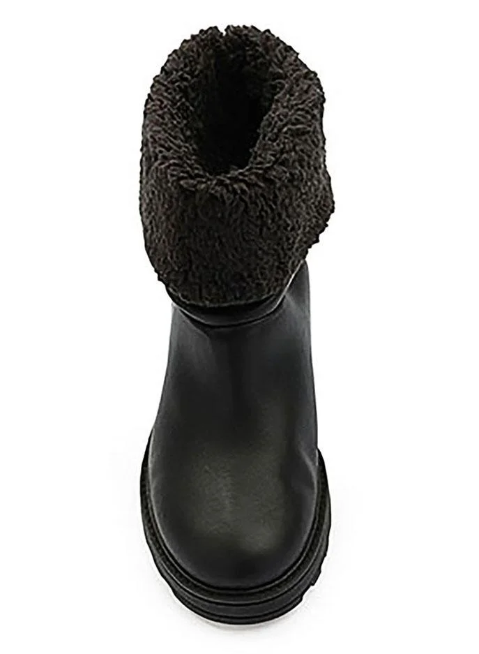 Cuple Classic boots crafted for timeless style.