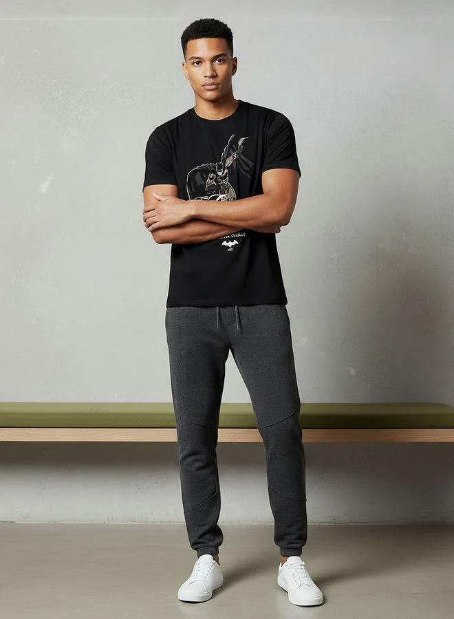 اس بي كاركترز تيشيرت رجالي بطباعة باتمان بياقة دائرية وأكمام قصيرة بقصة عادية