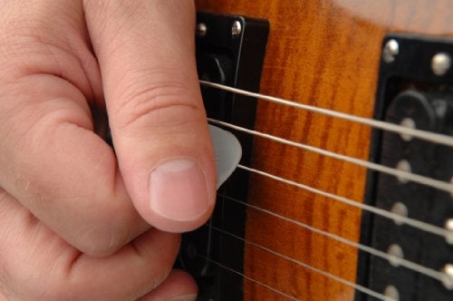 Planet Waves بيك د'أداريو نايلفليكس - بيك غيتار نايلون مع قبضة - رائع لأصوات الكهرباء القديمة والعزف الصوتي - 100 حبة، خفيف (.50 مم) - Image 3