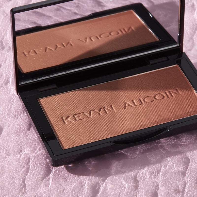 Kevyn Aucoin The Neo-Bronzer, Dusk Medium: 3 in 1 makeup palette. Highlighter, blush & bronzer in one smooth gradient makeup compact. Shimmer & matte in light, medium & deep. Sun-kissed to bronzed. - Image 2