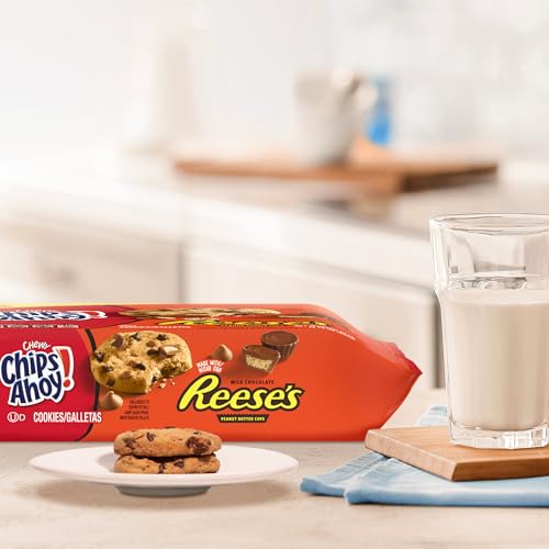 CHIPS AHOY! Chewy Chocolate Chip Cookies with Reese's Peanut Butter Cups, 9.5 oz - Image 4