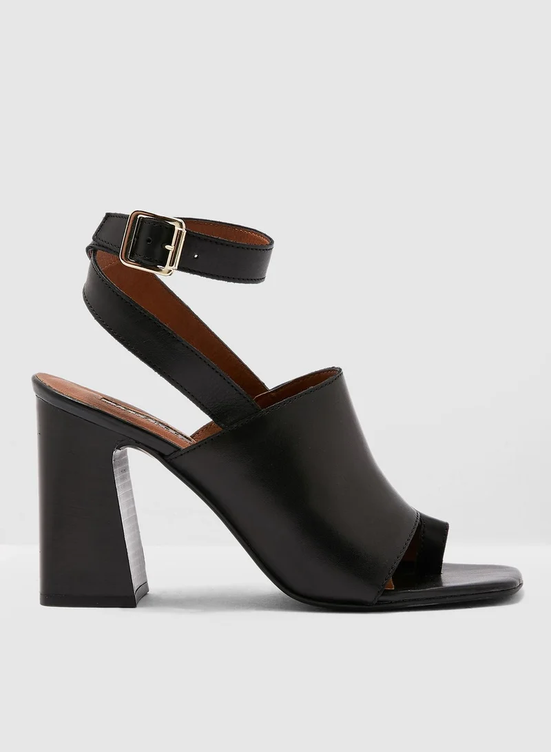 TOPSHOP Nieve Block Heel Sandal - Black