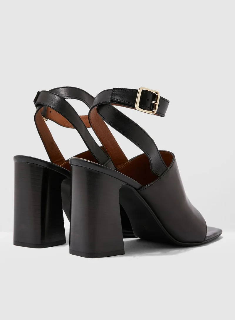 TOPSHOP Nieve Block Heel Sandal - Black