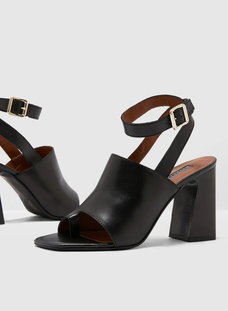TOPSHOP Nieve Block Heel Sandal - Black