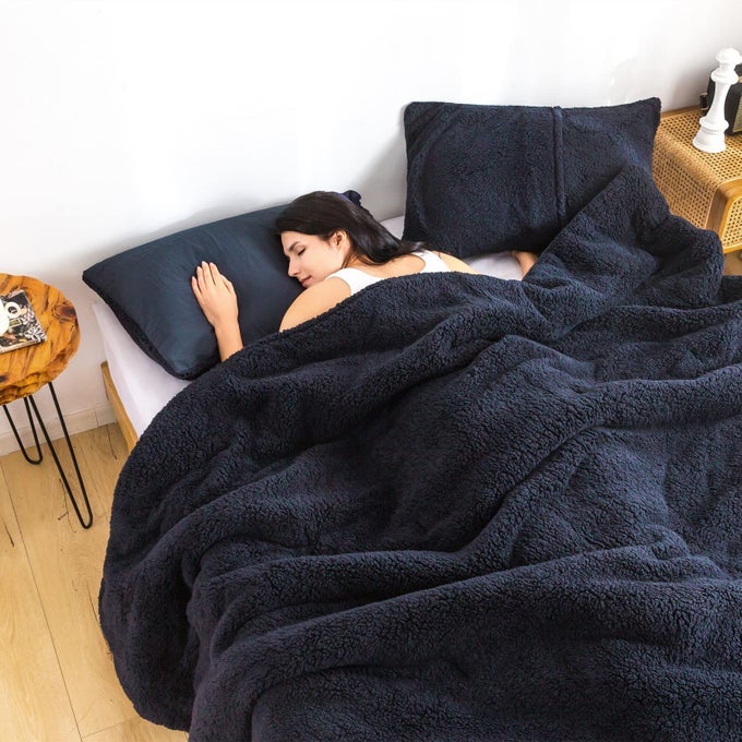 WARM COMFORTER QUEEN SIZE SHERPA COMFORTER SET FUZZY BEDDING COMFORTERS WASHABLE COTTON FLEECE DOWN ALTERNATIVE LIGHTWEIGHT COMFORTER AND PILLOW SHAMSDARK NAVY BLUEFULLQUEEN