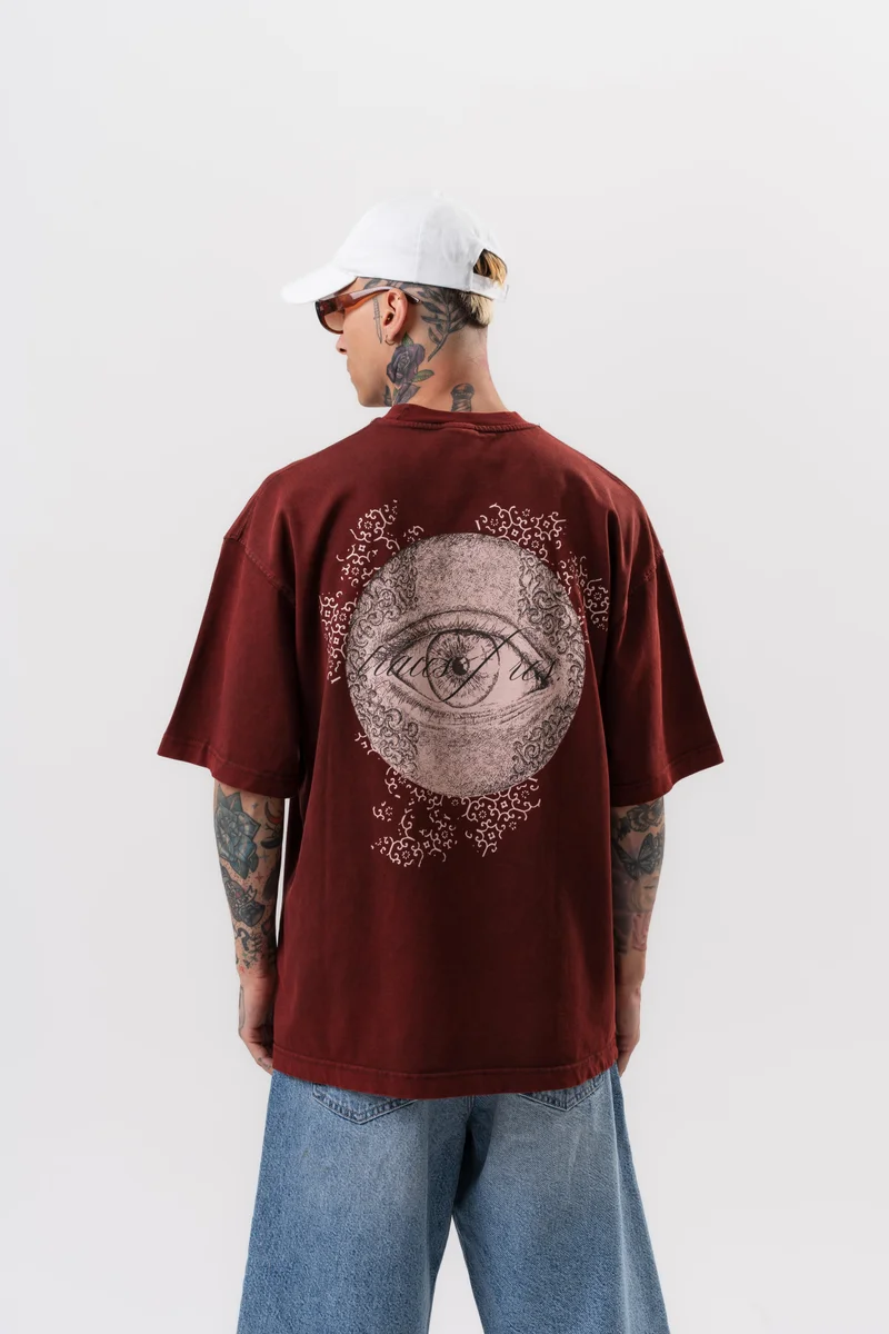 ريسباير تيشيرت رجالي واسع (Oversize) مغسول ومطبوع بعبارة "Eyes" لون خمري (Bordo)