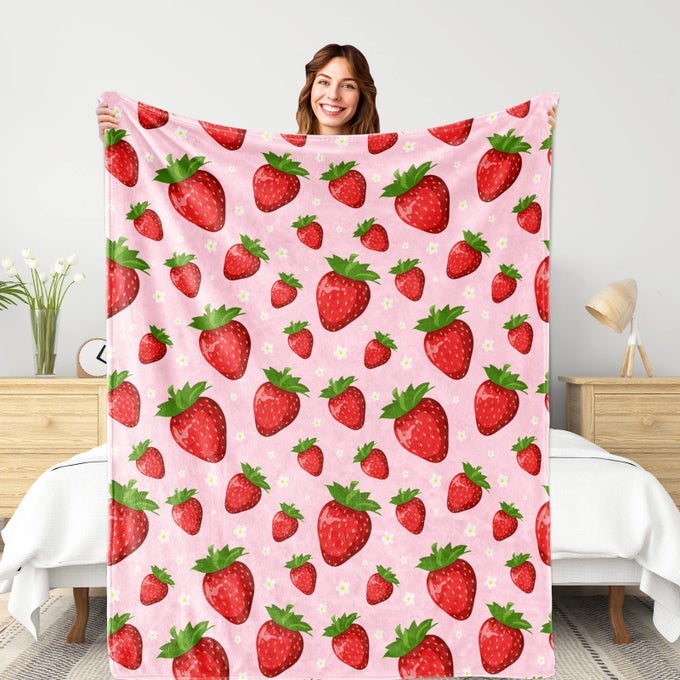PINK STRAWBERRY BLANKET FOR KIDS GIRLS SOFT LIGHTWEIGHT STRAWBERRY THROW BLANKET FOR SOFA BED TRAVELING CAMPING GIFTS IDEA 50X60 INCHES
