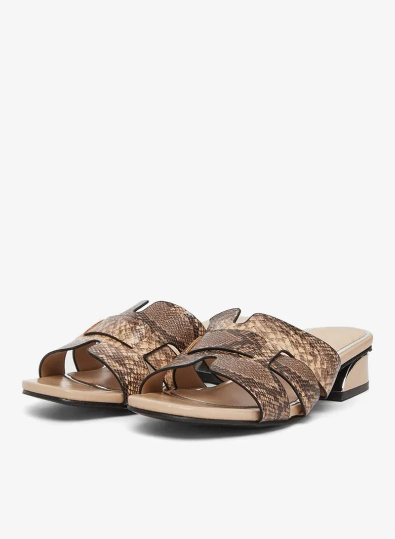 تايك تو صندل نسائي بنقشة جلد الثعبان وكعب سميك
