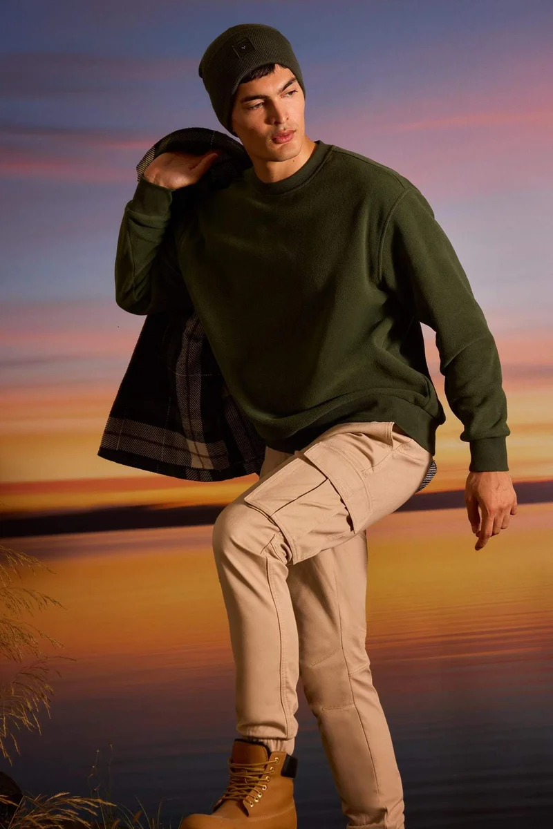 ديفاكتو Relax Fit Crew Neck Fleece Sweatshirt
