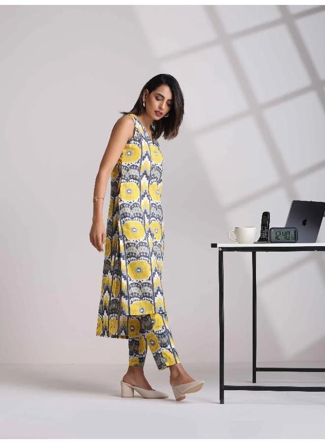 ترو برونز trueBrowns Yellow Cotton Ikat Sleeveless Kurta Pant Set