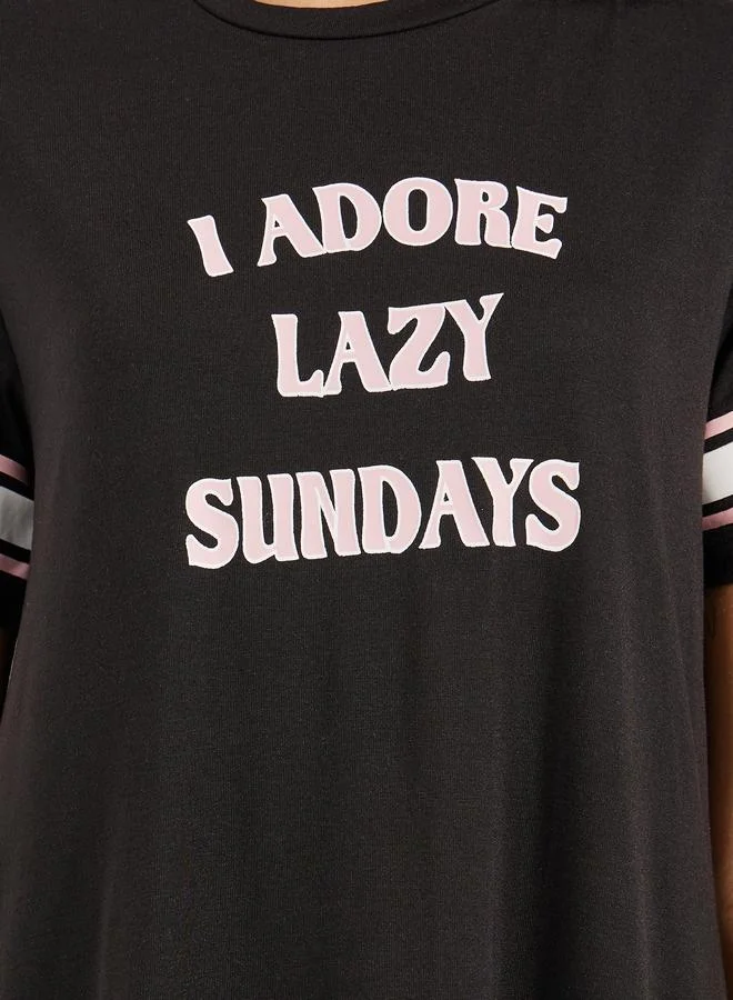ستايلي فستان نوم Lazy Sundays بأكمام مخططة وحافة مكشكشة