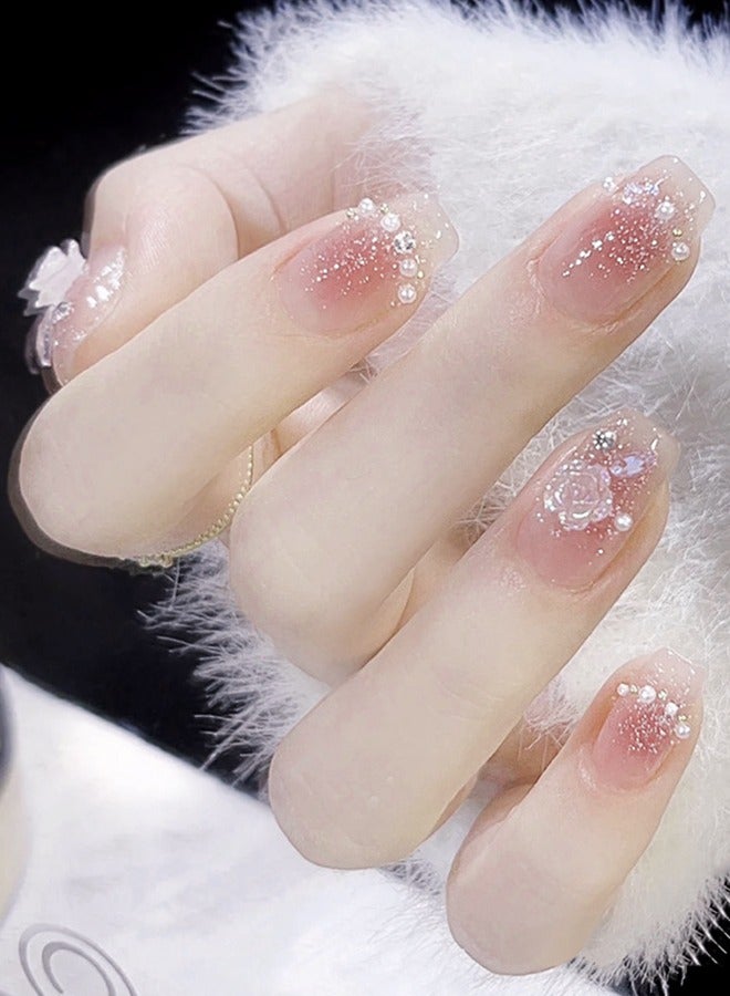 NIBEMINENT 24 قطعة أظافر صناعية، أظافر صناعية في علبة، أظافر صناعية قصيرة ذات رأس مسطح بلون وردي لامع، زهرة ثلاثية الأبعاد، زركون لؤلؤي صغير، رقعة أظافر صناعية - Image 1