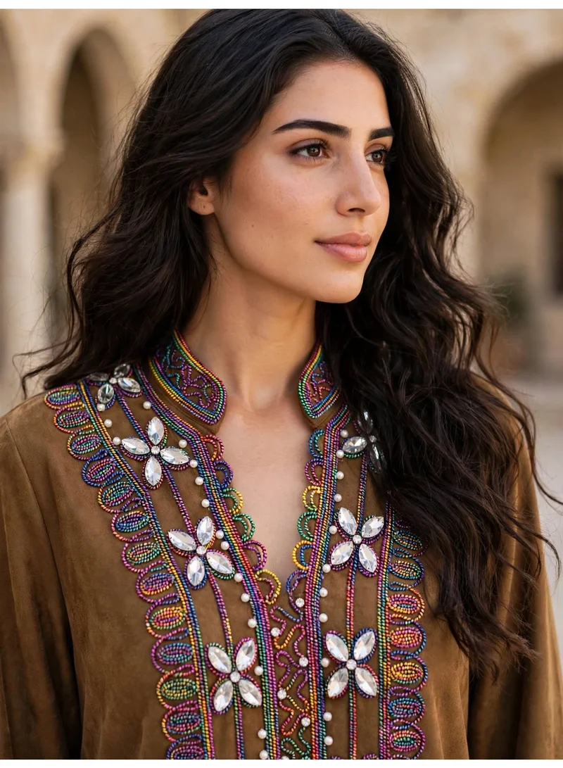 اكسا جلابية ملابس شتوية شامواه مطرزة بالخرز الملون والكريستال للنساء من إكسا IKW1069