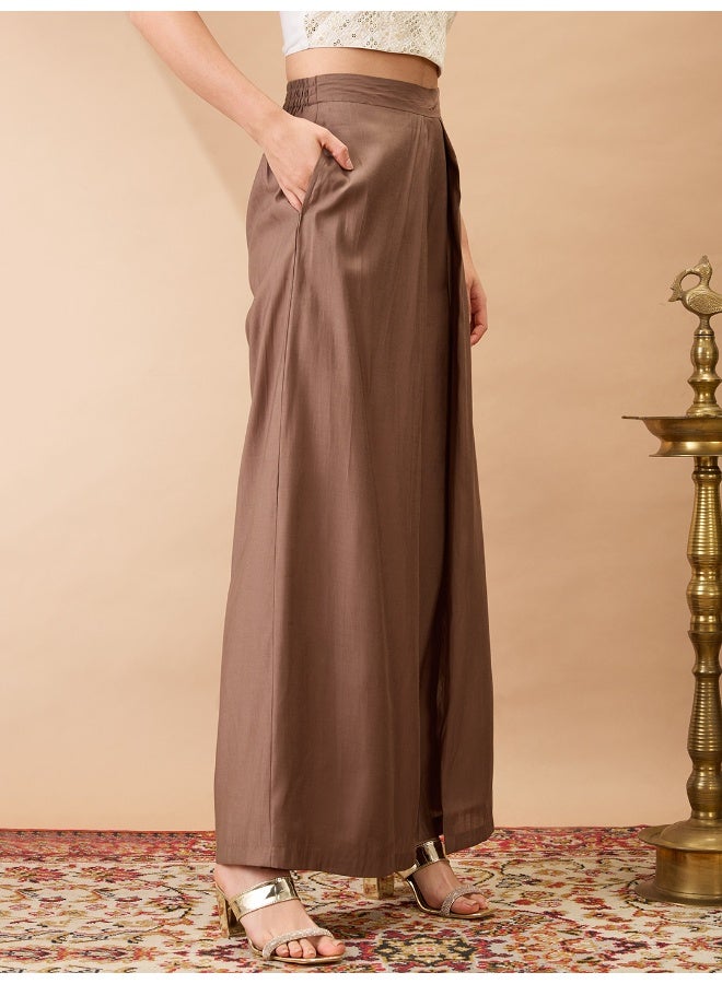 globus Women Taupe Solid Mid-Rise Pleated Wide Leg Flared Fusion Trousers - Image 3
