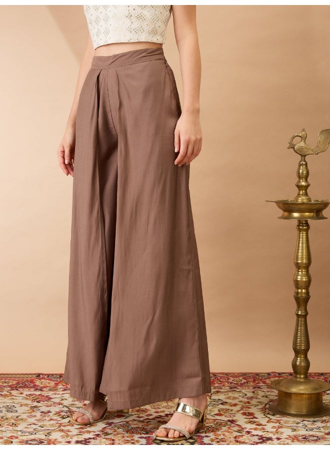 globus Women Taupe Solid Mid-Rise Pleated Wide Leg Flared Fusion Trousers - Image 4
