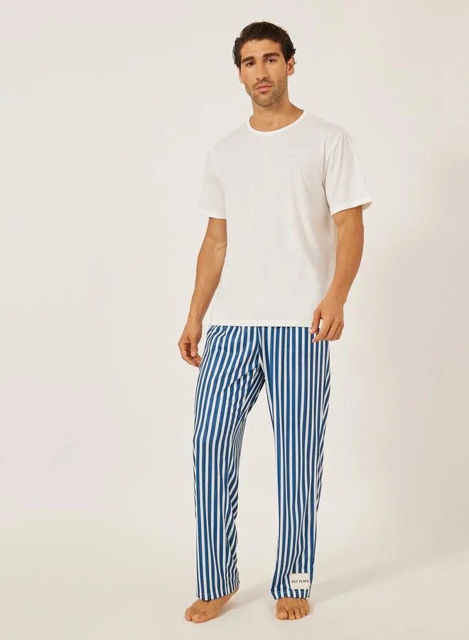 ستايلي طقم بيجامة مطبوع بتفاصيل شريطية وشعار بسيط